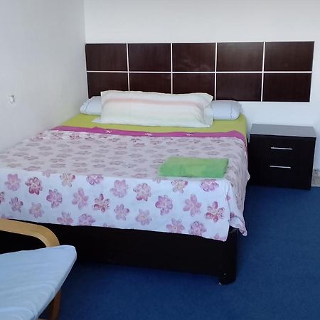 Habitacion Privada Centro Malaga Cerca Tren Maria Zambrano Y Playa Muy Buena Conexion Wifi Buitenkant foto