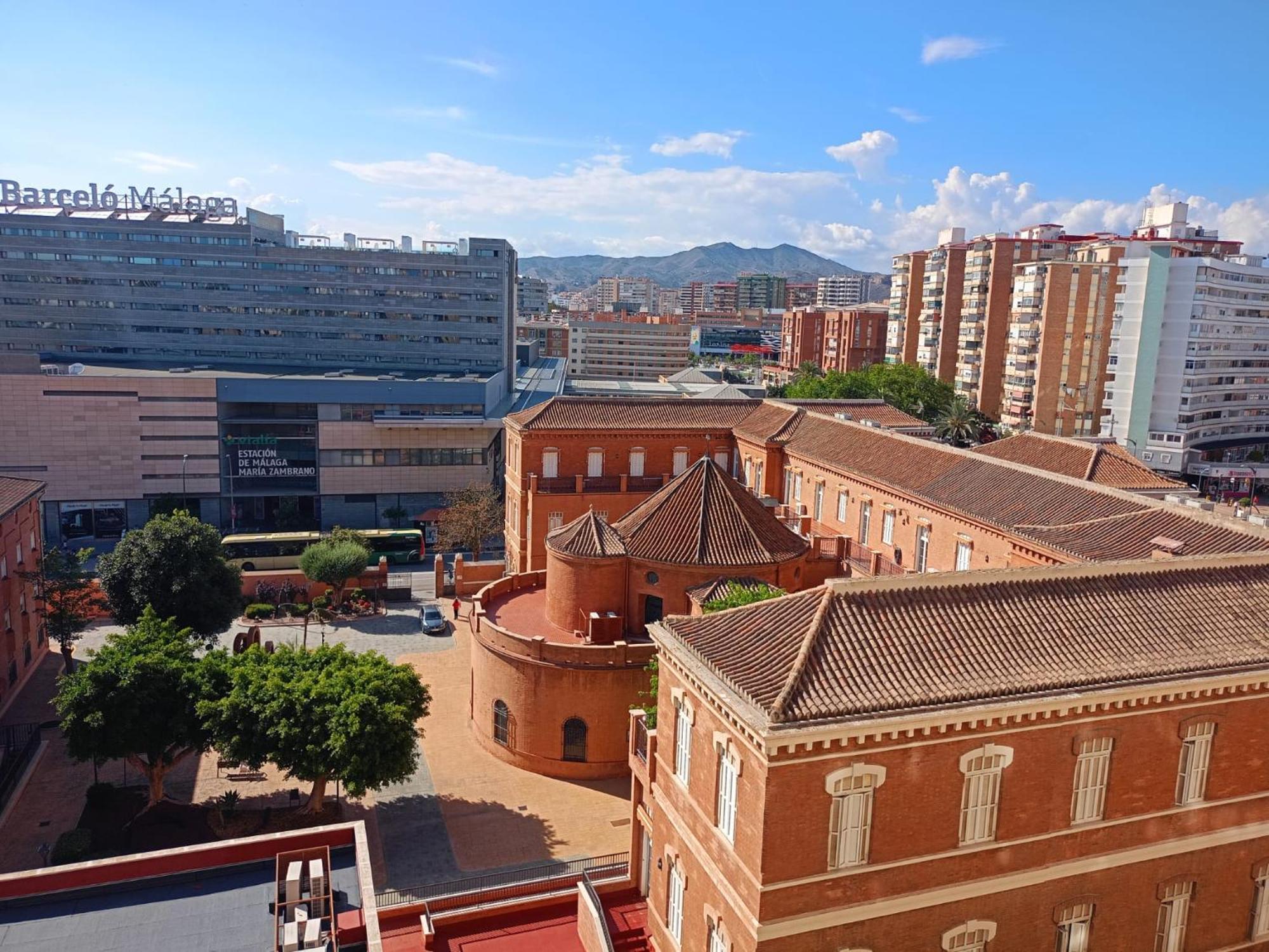Habitacion Privada Centro Malaga Cerca Tren Maria Zambrano Y Playa Muy Buena Conexion Wifi Buitenkant foto