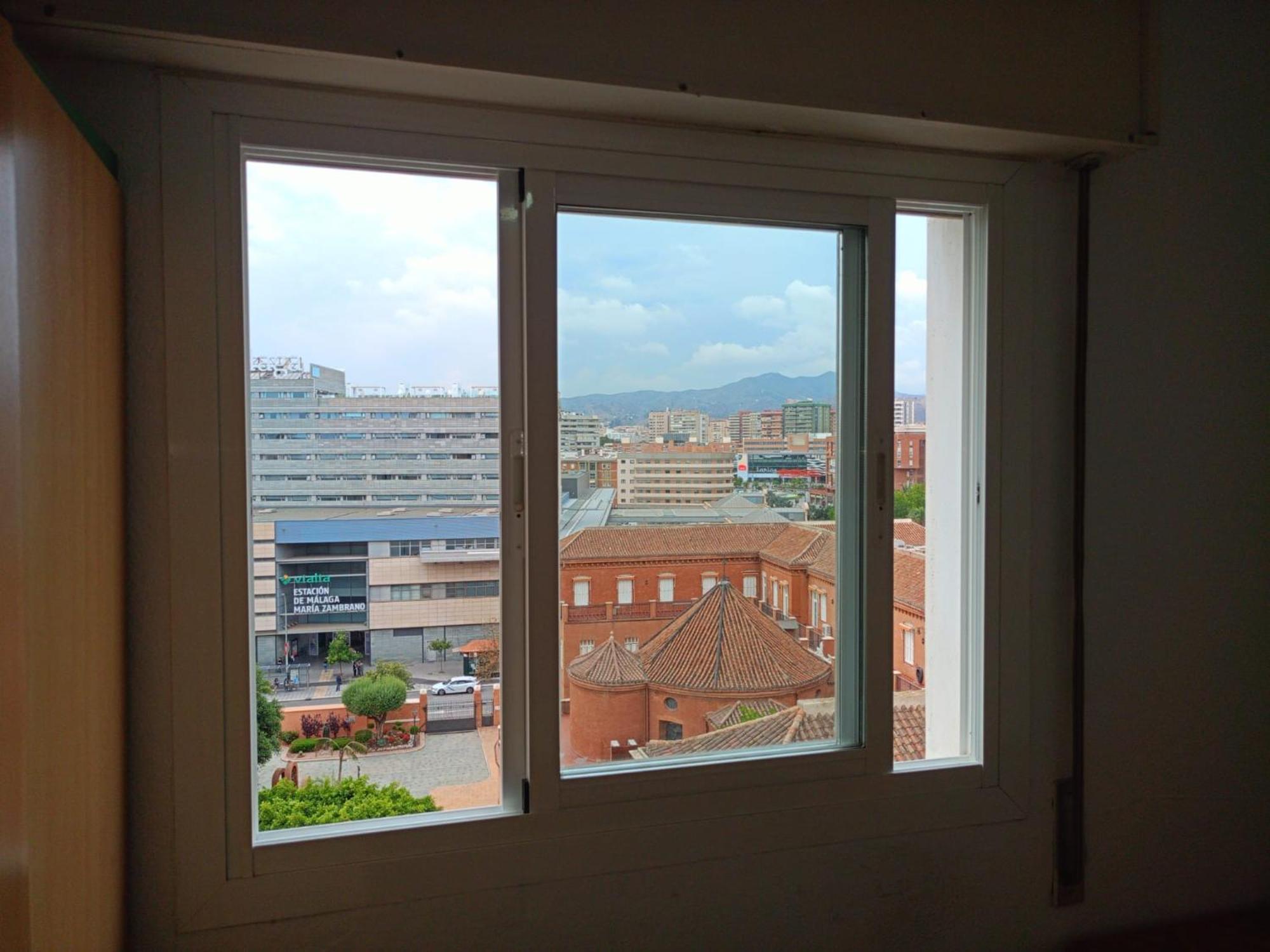 Habitacion Privada Centro Malaga Cerca Tren Maria Zambrano Y Playa Muy Buena Conexion Wifi Buitenkant foto