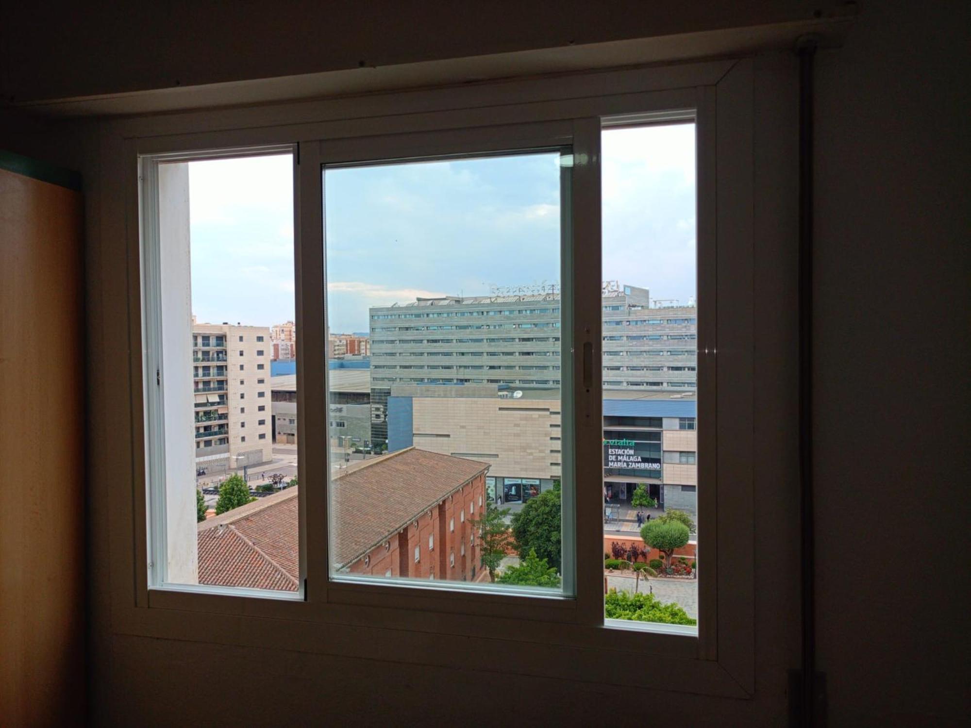 Habitacion Privada Centro Malaga Cerca Tren Maria Zambrano Y Playa Muy Buena Conexion Wifi Buitenkant foto