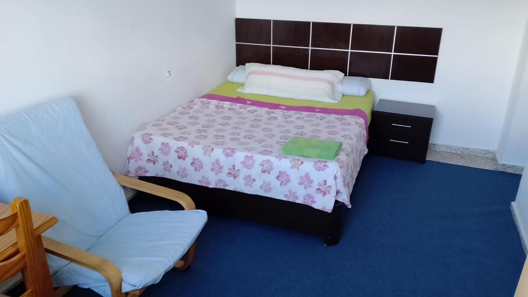 Habitacion Privada Centro Malaga Cerca Tren Maria Zambrano Y Playa Muy Buena Conexion Wifi Buitenkant foto